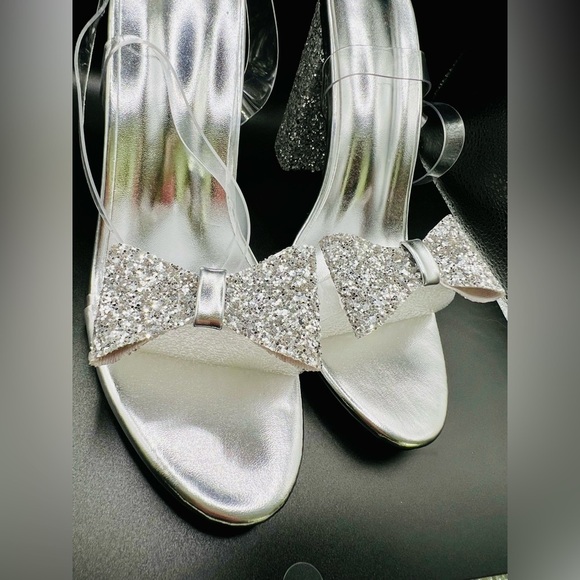 NIB Chunky Heals w/ Glitter & Bow Detail & Ankle Straps - Picture 8 of 16